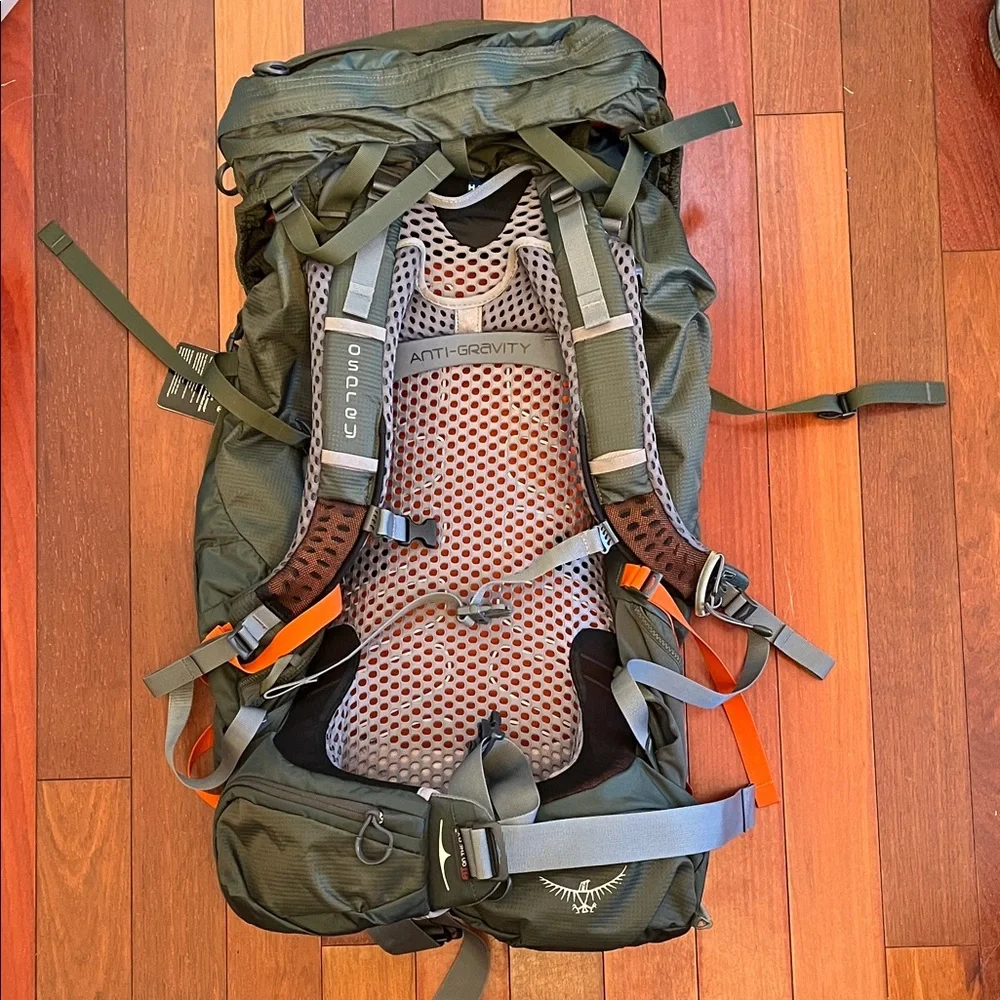 Osprey Atmos 65 AG Olive and Orange Backpack - Picture 4 of 5